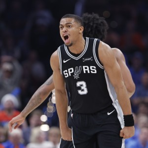 凯尔登：我们此前两连败 今天大家团结一致全力以赴取胜